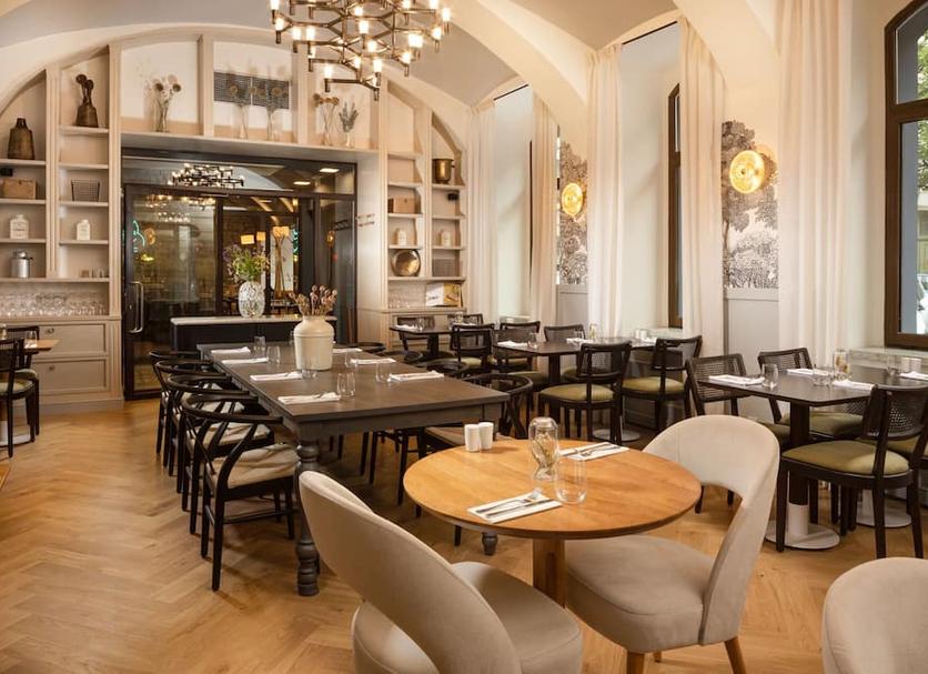 Restaurant Photo