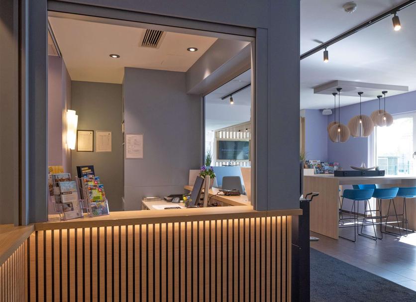Front desk Photo