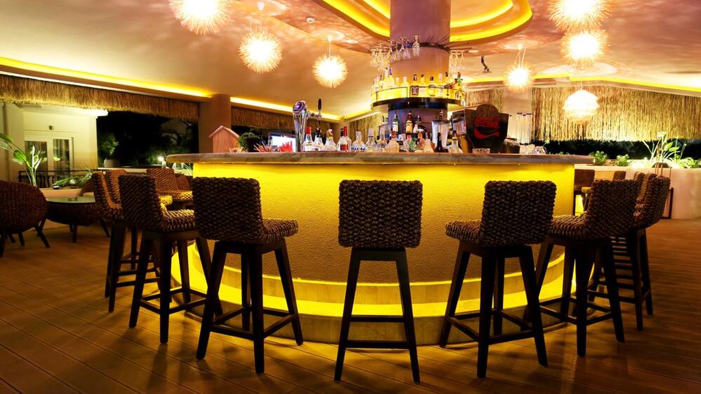 The Pinehill Hotel & Suites