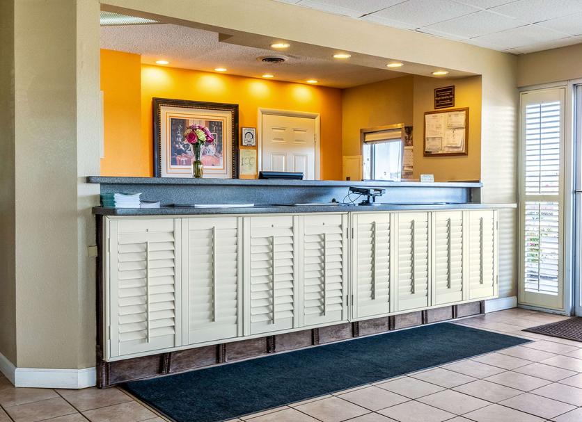 Front desk Photo