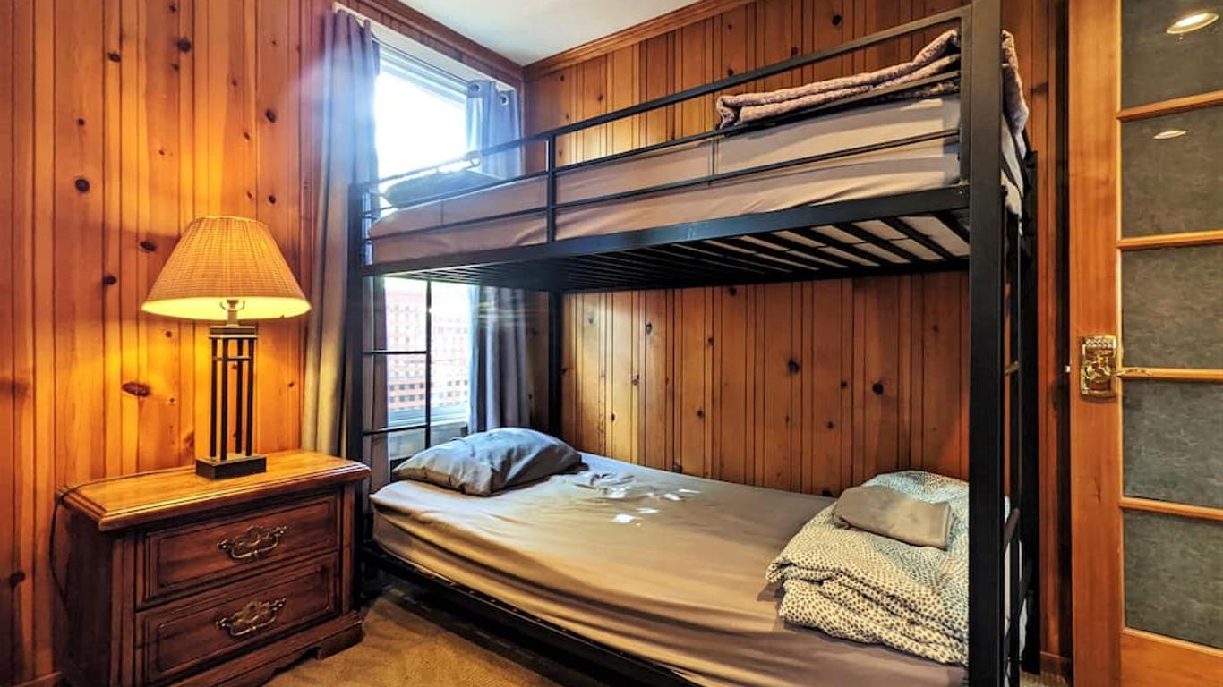 Bunk & Brew Historic Lucas House - Hostel