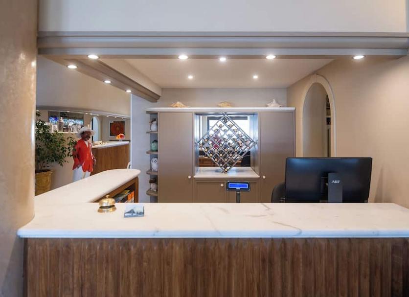 Front desk Photo