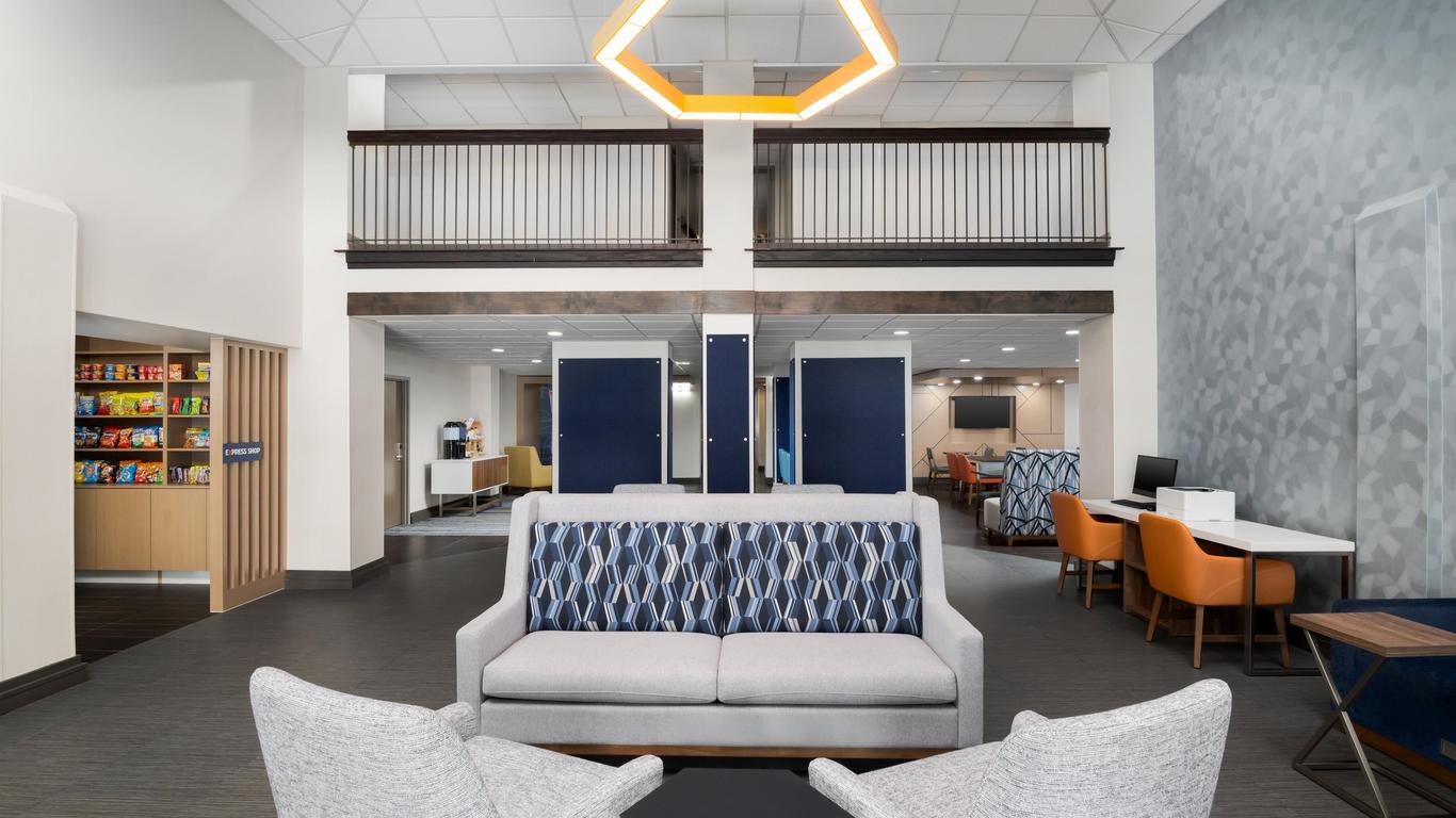 Holiday Inn Express & Suites Bentonville