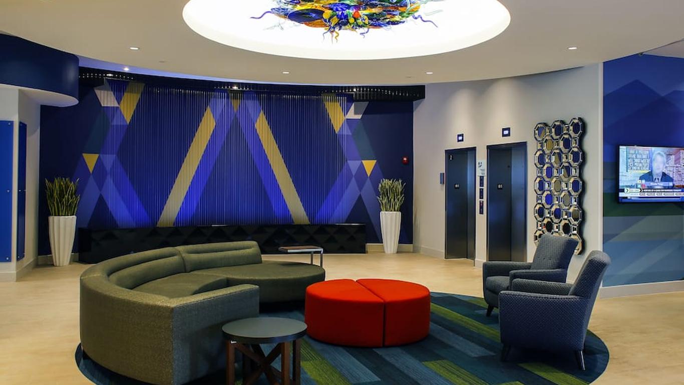 Holiday Inn Express & Suites Louisville Downtown