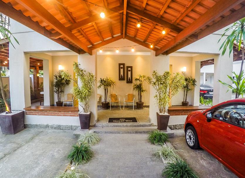 Hotel entrance Photo