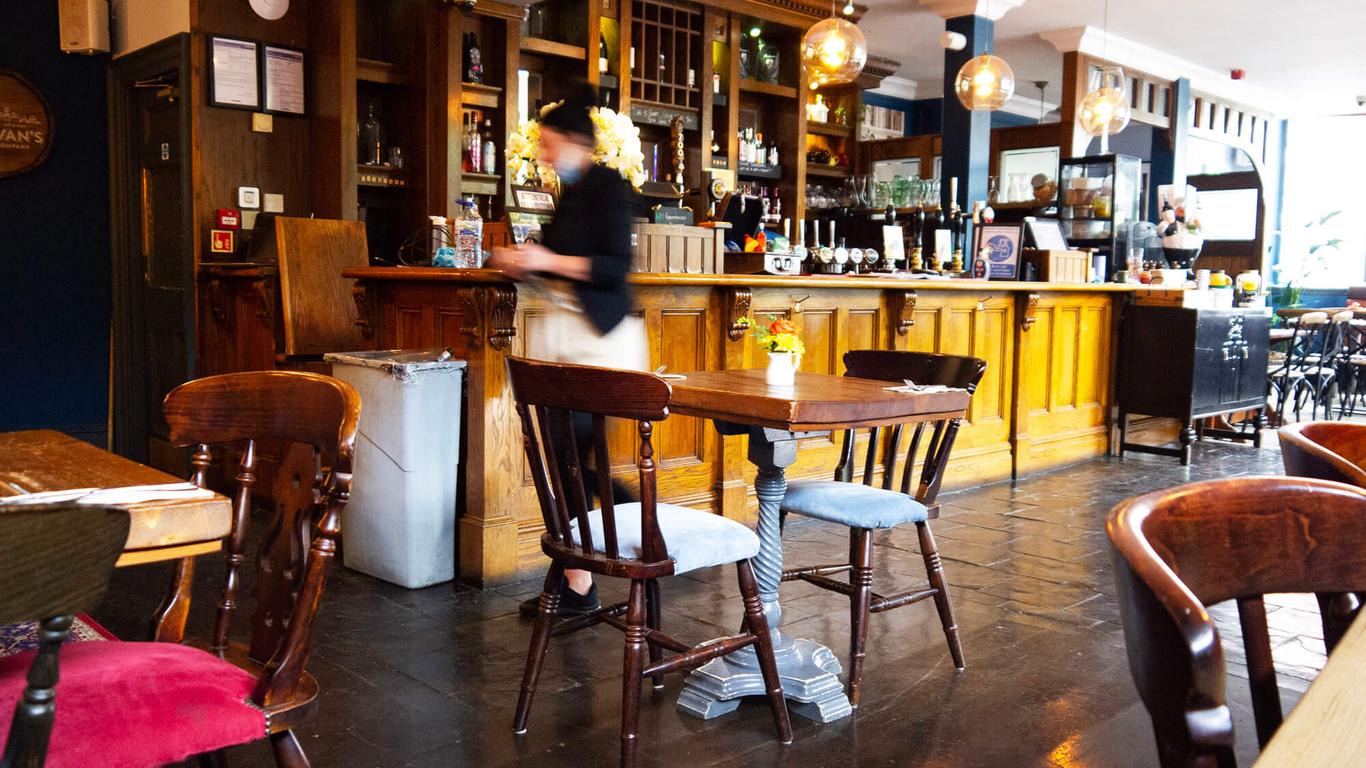 Blackburne Arms ,24 Catharine Street Hot