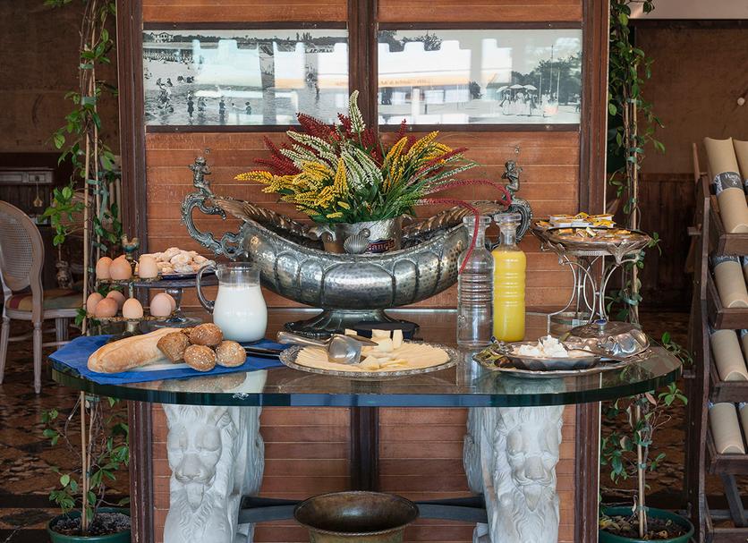 Buffet Photo