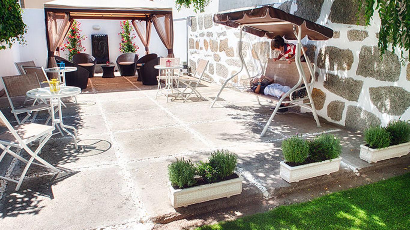 Charming House Marques