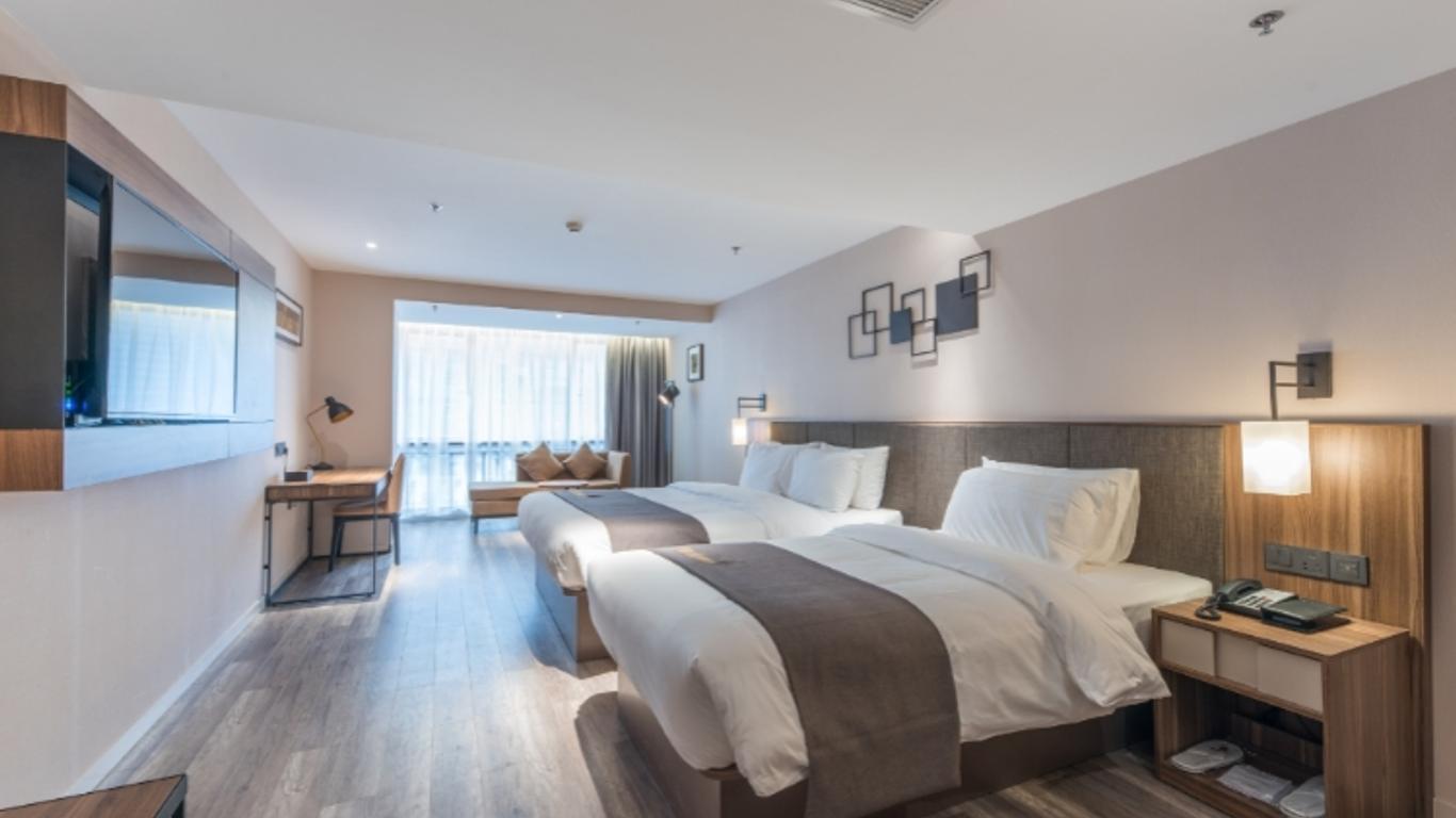 Home Inn Plus Chongqing Jiefangbei Pedestrian Street
