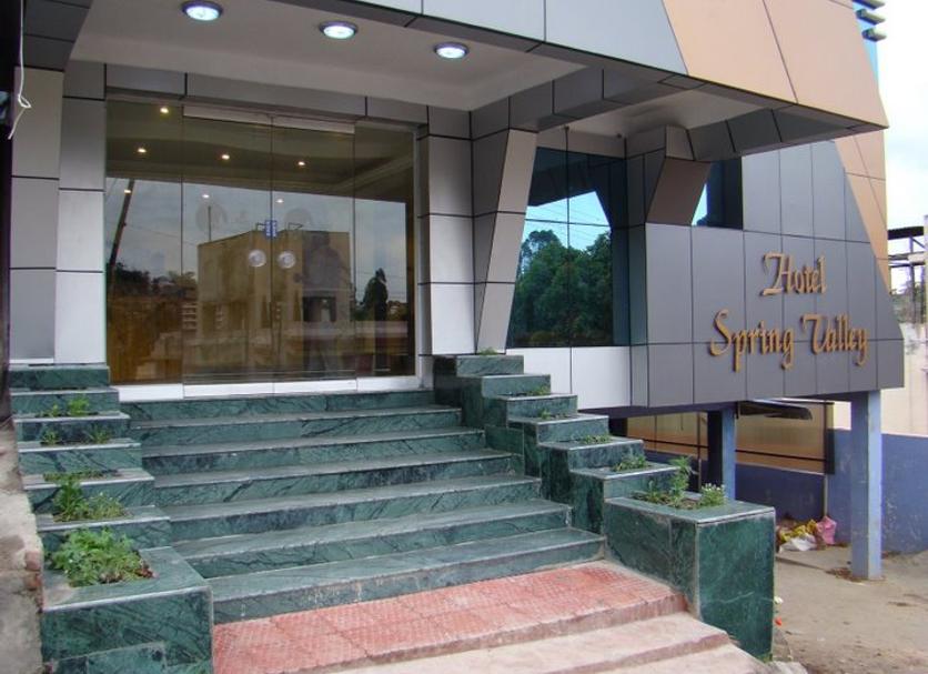 Hotel entrance Photo