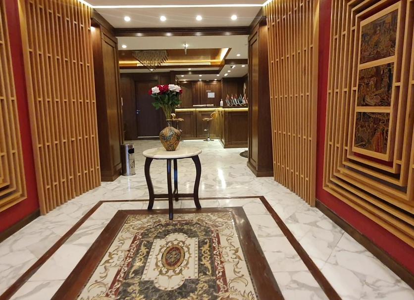 Hotel entrance Photo